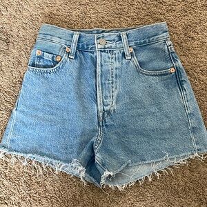 Levi’s Ribcage Shorts sz 23